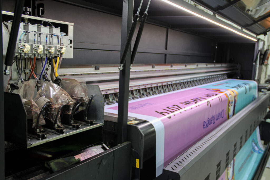 large format printer from Graphics Universal
