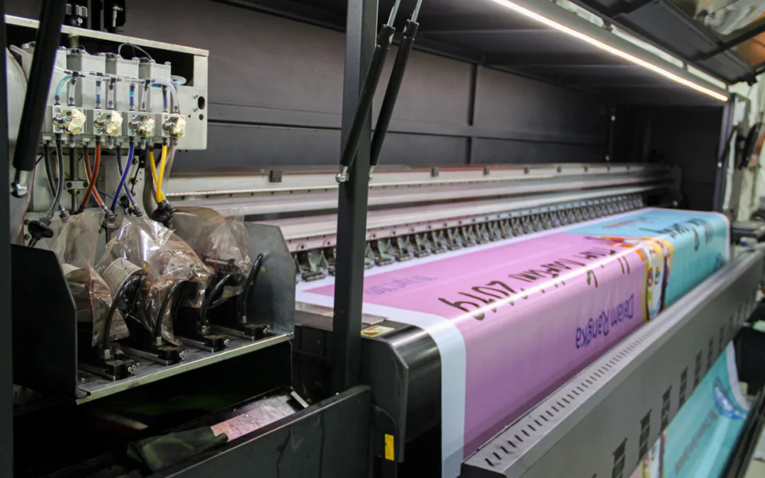 Enhancing Retail Visual Merchandising with Large Format Printing